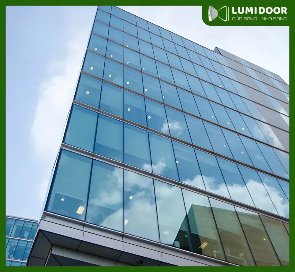 Dễ bảo trì và thay thế tấm kính khi cần thiết