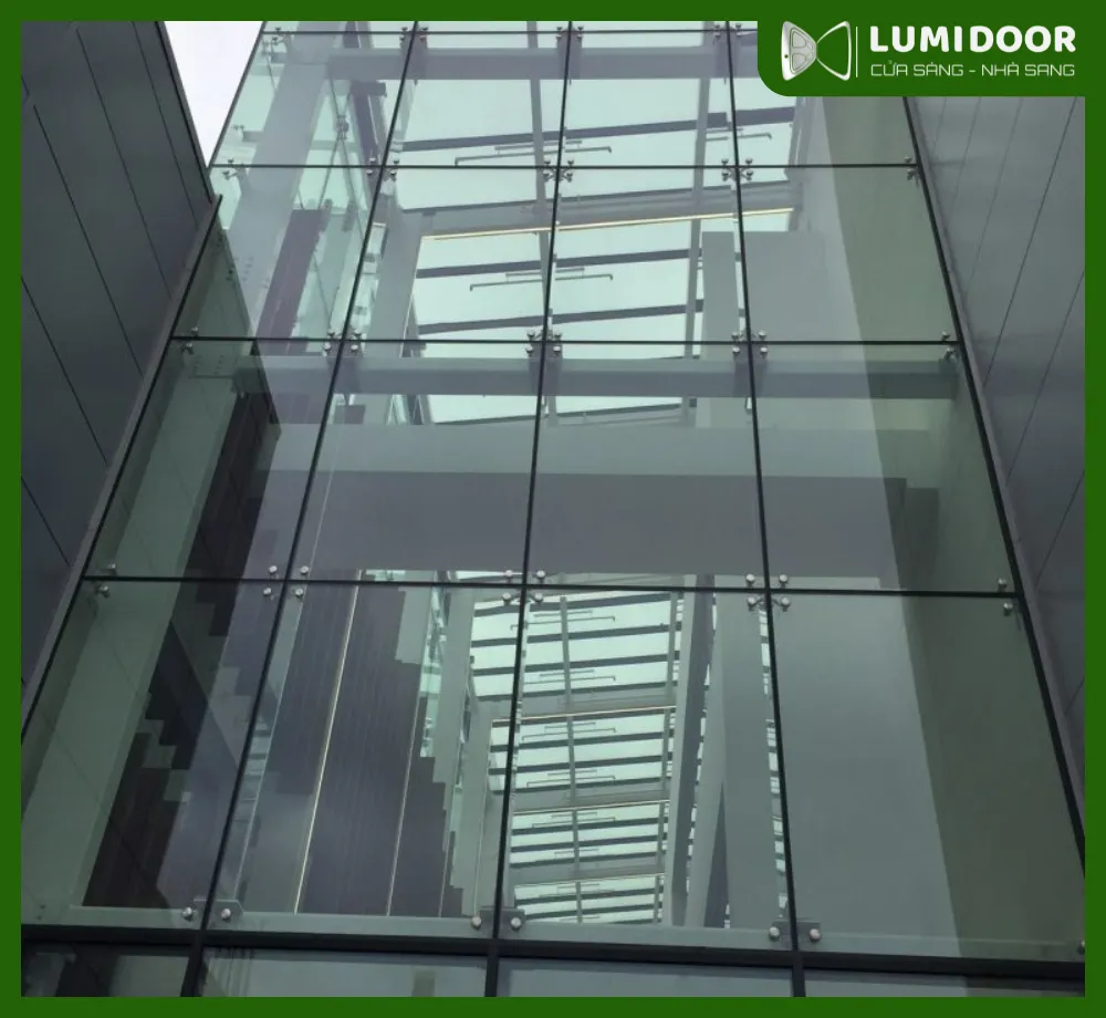 Hình ảnh thực tế của mặt dựng Spider